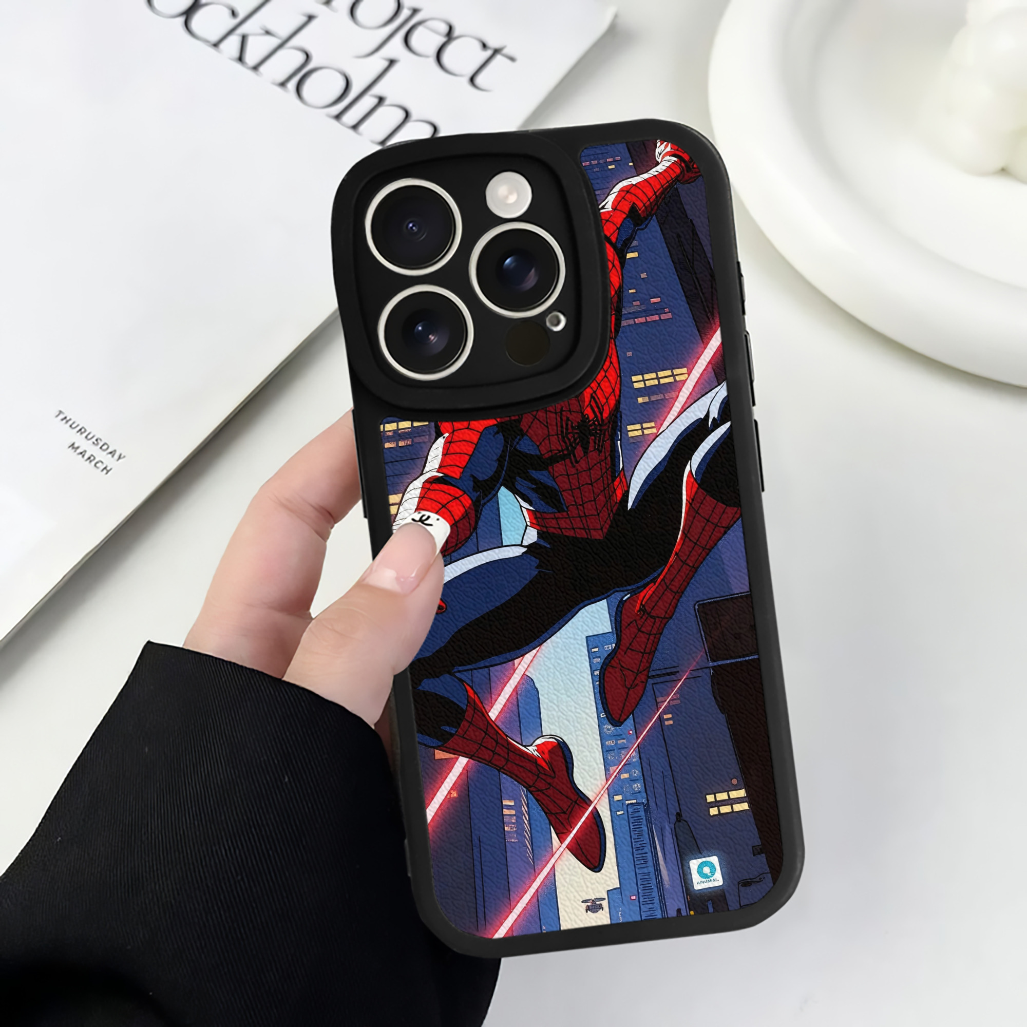 Spider Man スパイダーマン 【iPhone 16シリーズ対応】シリコンスマホケース（レザー調） 材質：シリコン